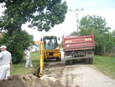Budovanie kanalizácie v obci I. etapa Budovanie kanalizácie v obci I. etapa