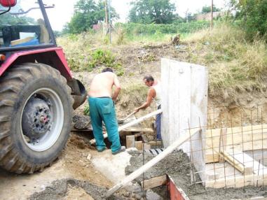 Vybudovanie ochranných hrádzí na rieke Nitre Vybudovanie ochranných hrádzí na rieke Nitre