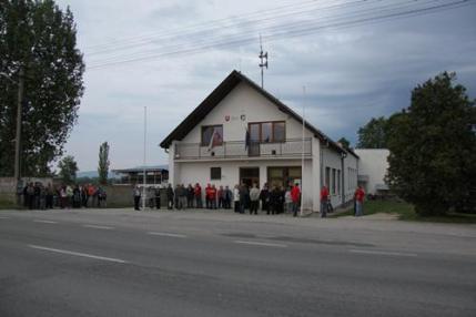 Stavanie mája 30. apríla 2011 Stavanie mája 30. apríla 2011