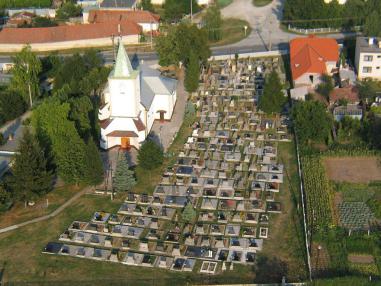 Obec Hrušovany z vtáčej perspektívy v roku 2008 Obec Hrušovany z vtáčej perspektívy v roku 2008