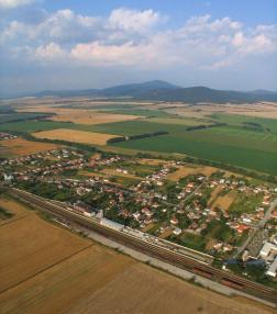 Obec Hrušovany z vtáčej perspektívy v roku 2008 Obec Hrušovany z vtáčej perspektívy v roku 2008