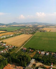 Obec Hrušovany z vtáčej perspektívy v roku 2008 Obec Hrušovany z vtáčej perspektívy v roku 2008
